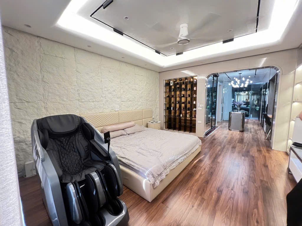 XỨNG TẦM ĐẲNG CẤP GIA CHỦ -GIỮA LÒNG HOÀNG MAI–NỘI THẤT TIỀN TỶ - Ở SƯỚNG NHƯ 6 SAO - 7TẦNG, ÔTÔ, GIÁ TRONG NGÕ