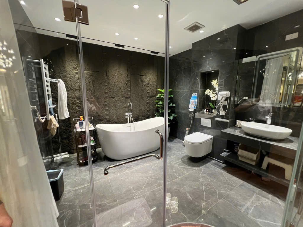 XỨNG TẦM ĐẲNG CẤP GIA CHỦ -GIỮA LÒNG HOÀNG MAI–NỘI THẤT TIỀN TỶ - Ở SƯỚNG NHƯ 6 SAO - 7TẦNG, ÔTÔ, GIÁ TRONG NGÕ