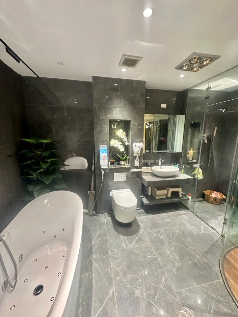 XỨNG TẦM ĐẲNG CẤP GIA CHỦ -GIỮA LÒNG HOÀNG MAI–NỘI THẤT TIỀN TỶ - Ở SƯỚNG NHƯ 6 SAO - 7TẦNG, ÔTÔ, GIÁ TRONG NGÕ