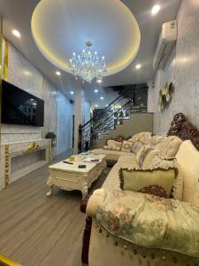 SỐNG SANG -SỐNG CHẤT- GIÁP ĐỐNG ĐA- FULL NỘI THẤT –NGÕ THÔNG–10M RA PHỐ–ÔTÔ ĐỖ CỬA -GIÁ CHỐT BẤT CHẤP