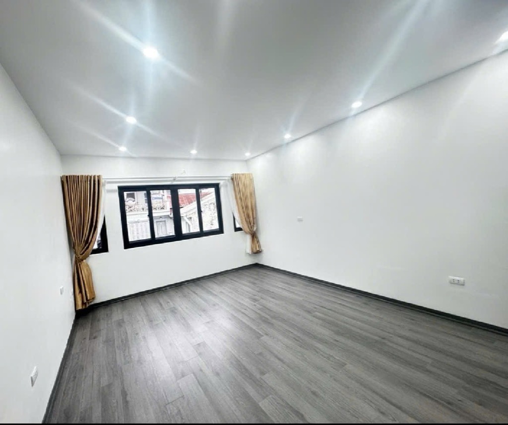 Chính chủ bán nhà đẹp phố Bồ Đề, Long Biên diện tích 33m2 giá 9,7 tỷ
