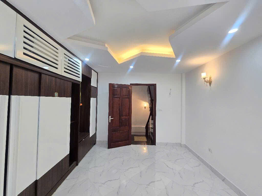 NHÀ LÔ GÓC 8/3 QUẬN HAI BÀ TRƯNG 5 TẦNG 7,4 tỷ