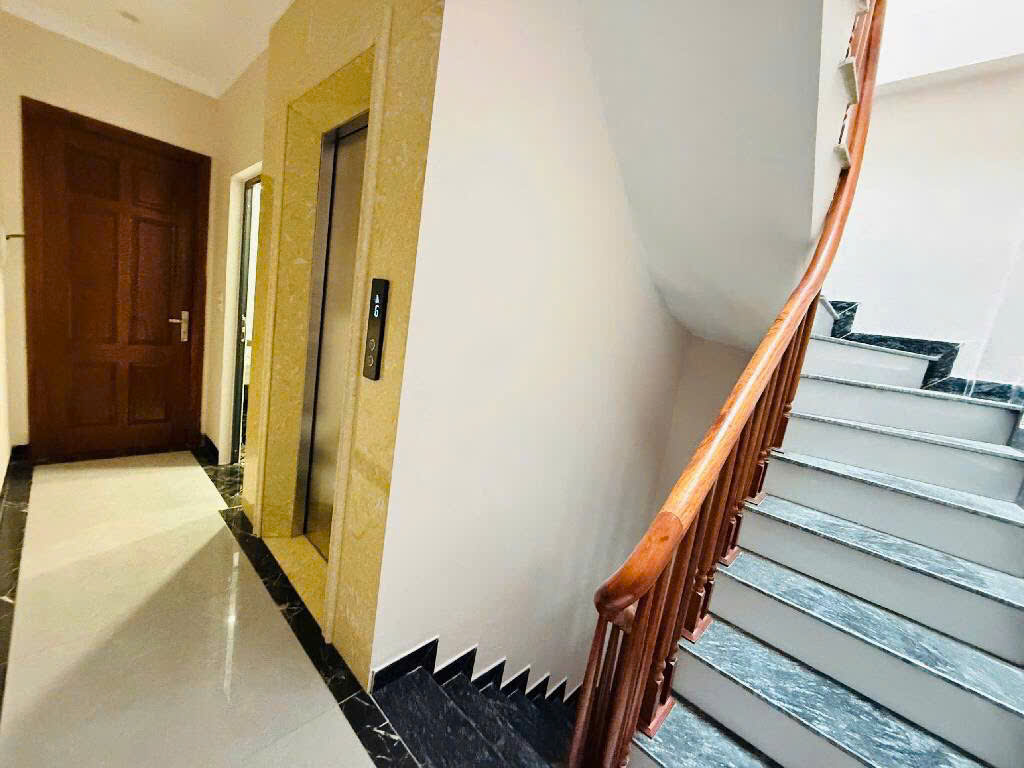 MẶT PHỐ<=>LÔ GÓC => GIẢI PHÓNG 5 TẦNG, giá 11,5