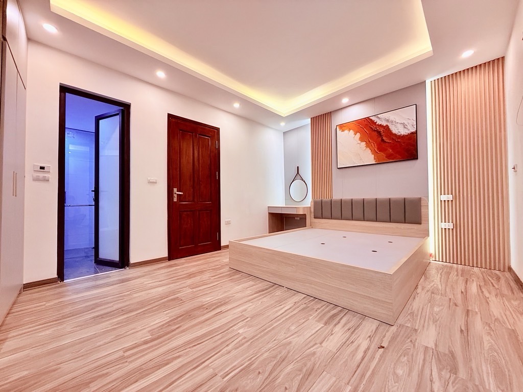 Bán nhà Lĩnh Nam, ngõ rộng thông thoáng, gần nhiều tiện ích, 8 tỷ