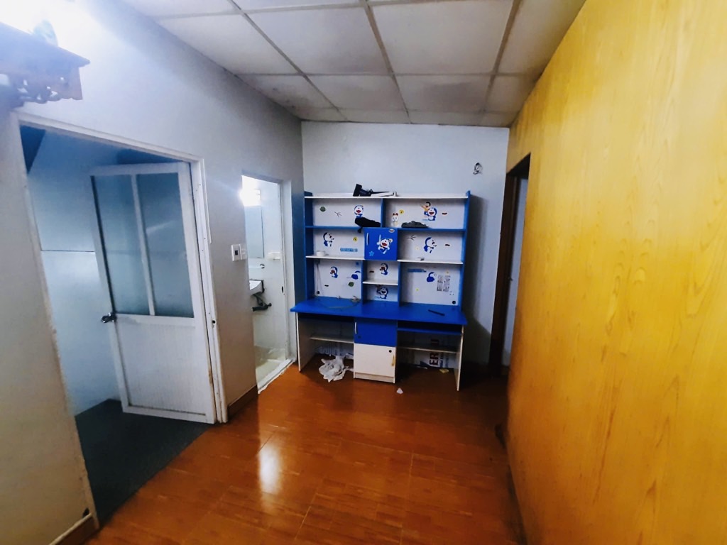 Bán nhà vị trí đẹp ngay,mặt phố Lĩnh Nam ngõ rộng, gần các tiện ích, giá 3 tỷ