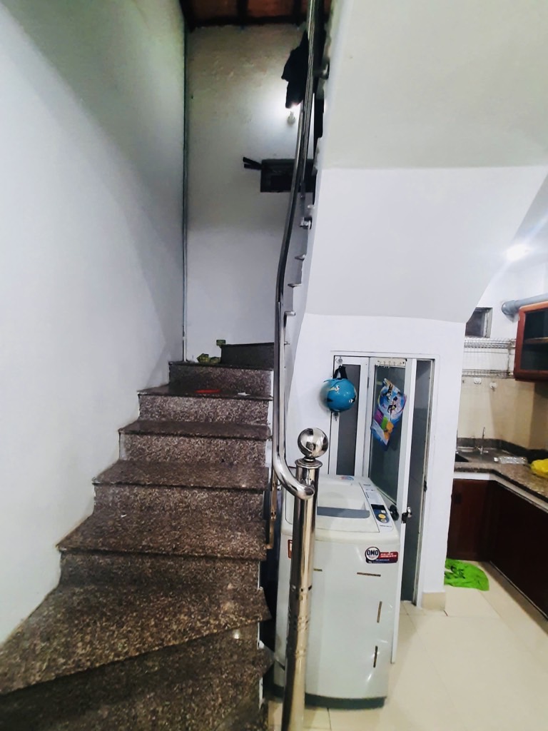 Bán nhà vị trí đẹp ngay,mặt phố Lĩnh Nam ngõ rộng, gần các tiện ích, giá 3 tỷ