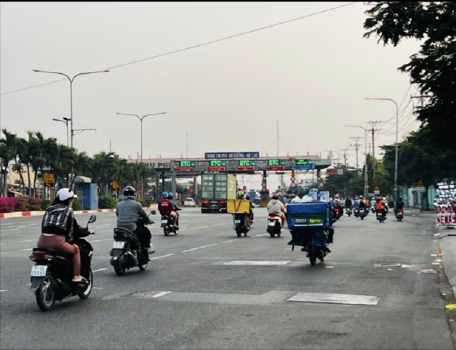 MẶT TIỀN KHỦNG - GIÁ RẺ NHẤT - Ô TÔ THÔNG - BÁN GẤP GẤP