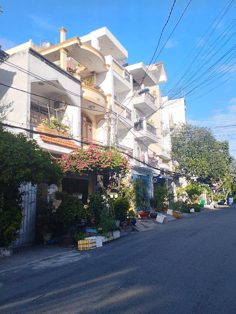 Bán nhà Quận 7, Nguyễn Thị Thập, 54m2, 4 tầng, giá 9.5 tỷ.