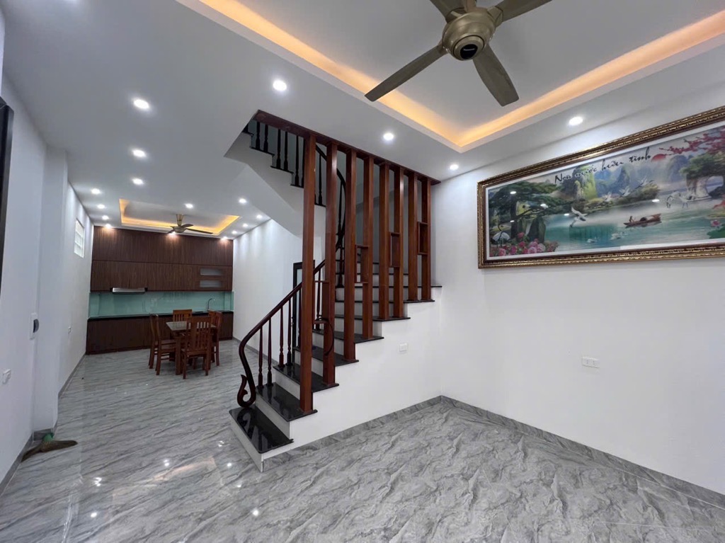 bán nhà yên vĩnh , nhà mới ở ngay , nội thất bắt mắt , đường xá thông thoáng an ninh tốt , tiện ích xung quanh  , sổ vuông đẹp chính chủ sẵn sàng giao dịch