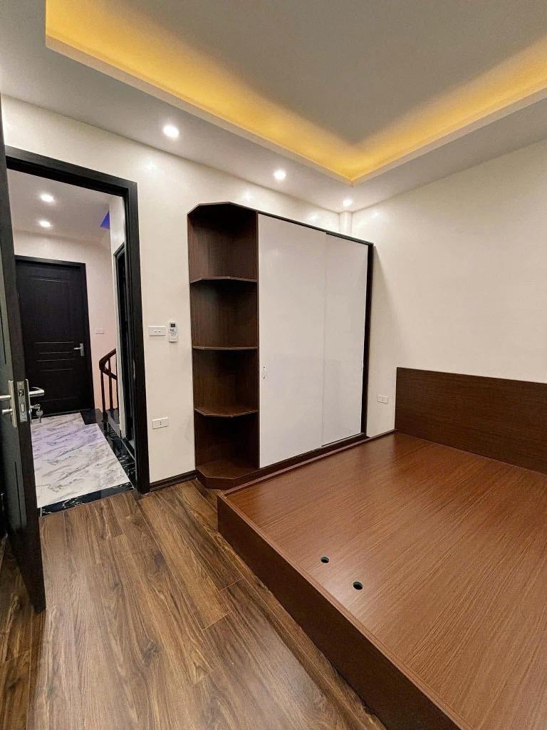 bán nhà yên vĩnh , nhà mới ở ngay , nội thất bắt mắt , đường xá thông thoáng an ninh tốt , tiện ích xung quanh  , sổ vuông đẹp chính chủ sẵn sàng giao dịch
