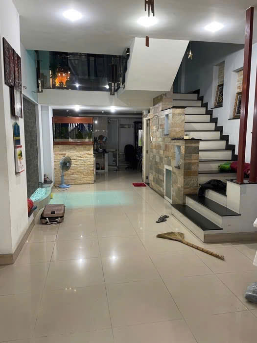 BÁN NHÀ HẺM XE HƠI 7M_XE HƠI NGỦ TRONG NHÀ!
