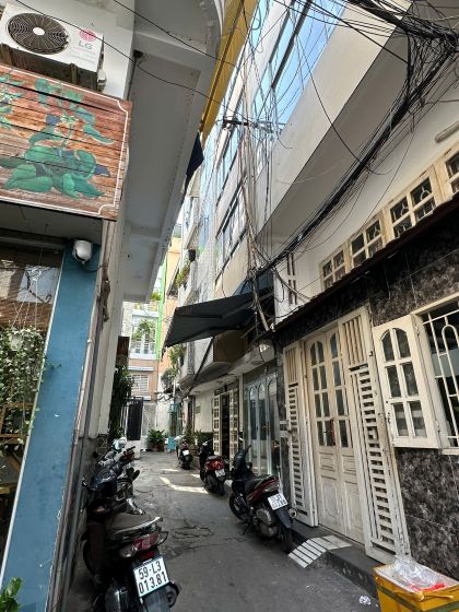 NHÀ NGUYỄN THỊ MINH KHAI Q1 - 33.3m² - NHÀ HẺM GẦN ĐƯỜNG LỚN  - NHỈNH 10.x T.Ỷ