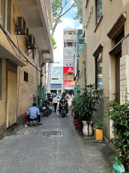 NHÀ NGUYỄN THỊ MINH KHAI Q1 - 33.3m² - NHÀ HẺM GẦN ĐƯỜNG LỚN  - NHỈNH 10.x T.Ỷ