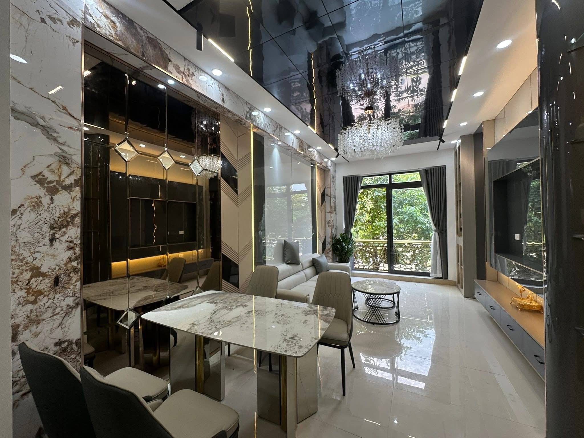 5 TẦNG MẶT PHỐ KIM GIANG - VỈA HÈ RỘNG - KINH DOANH TỐT