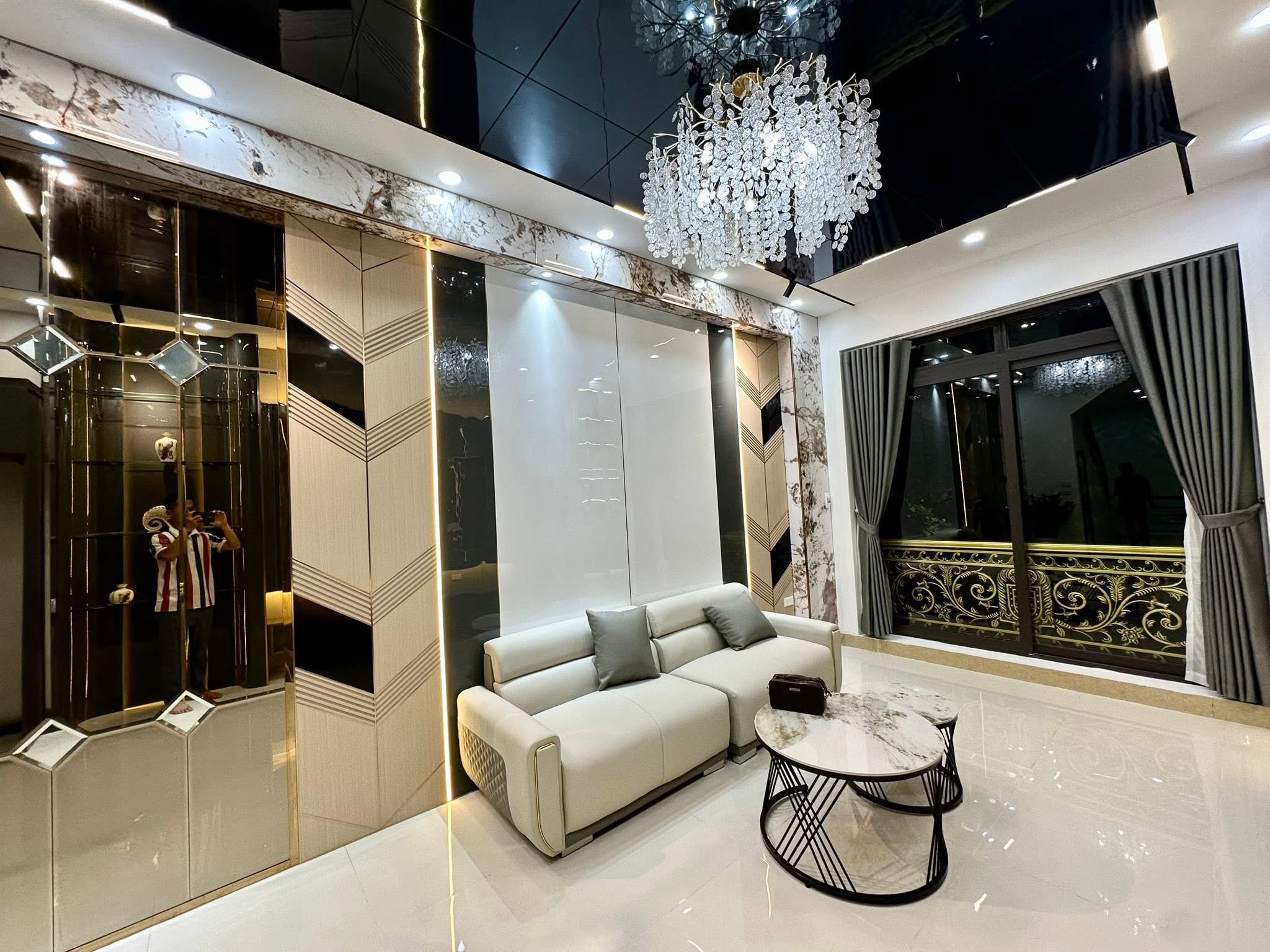5 TẦNG MẶT PHỐ KIM GIANG - VỈA HÈ RỘNG - KINH DOANH TỐT