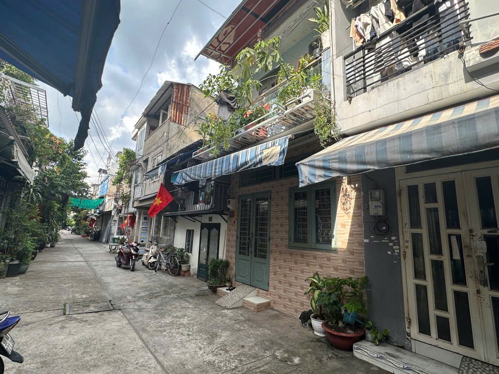 NHÀ ĐỦ CÔNG NĂNG - HẺM TẢI QUAY ĐẦU 7M - SÁT CHỢ - TRUNG TÂM BÌNH TÂN- CHỈ 2.15 TỶ