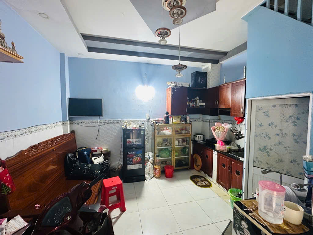NHÀ ĐỦ CÔNG NĂNG - HẺM TẢI QUAY ĐẦU 7M - SÁT CHỢ - TRUNG TÂM BÌNH TÂN- CHỈ 2.15 TỶ