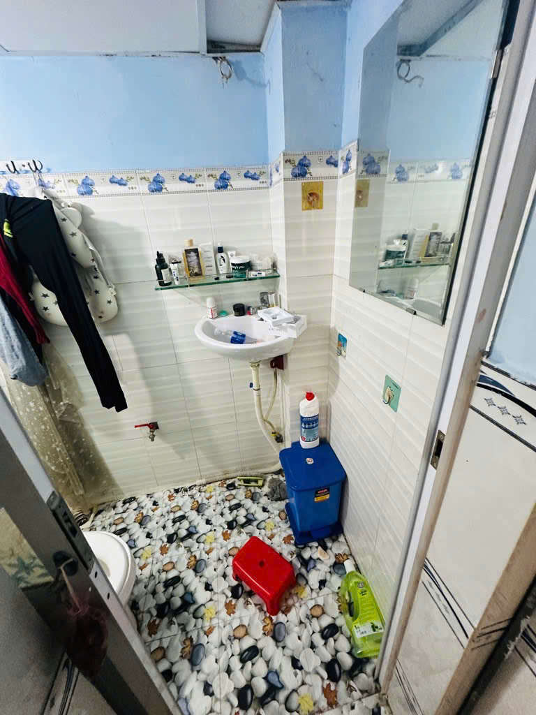 NHÀ ĐỦ CÔNG NĂNG - HẺM TẢI QUAY ĐẦU 7M - SÁT CHỢ - TRUNG TÂM BÌNH TÂN- CHỈ 2.15 TỶ