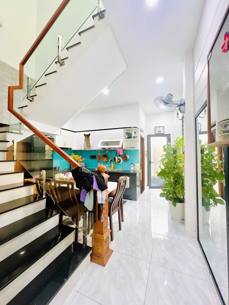 Bán nhà mặt tiền kinh doanh sát Nguyễn Sơn- 55m2 - giá chỉ 7,3 tỷ