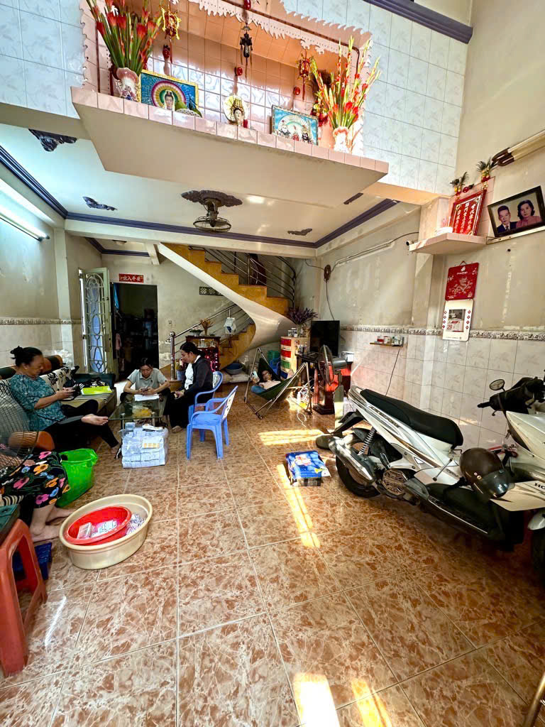 Bán nhà góc hẻm 579 Lò Gốm P9 Q6, 