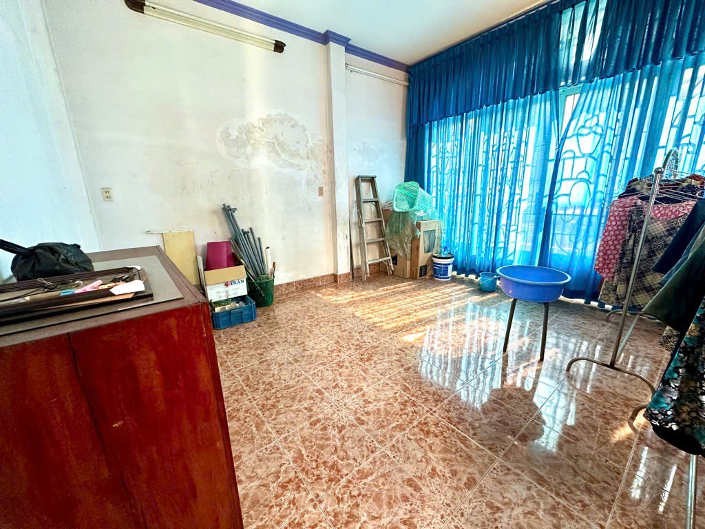 Bán nhà góc hẻm 579 Lò Gốm P9 Q6, 