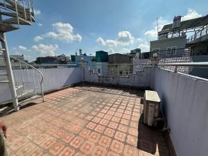 Bán nhà góc hẻm 579 Lò Gốm P9 Q6,