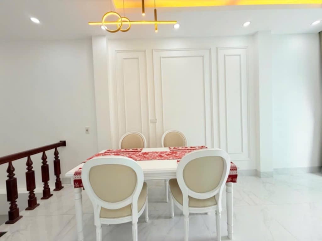 NHÀ SIÊU ĐẸP NỘI THẤT XỊN LÔ GÓC NGÕ