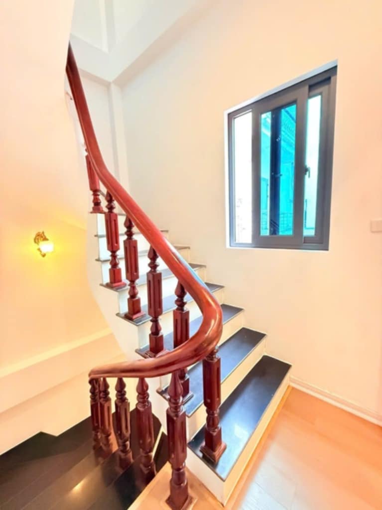 NHÀ SIÊU ĐẸP NỘI THẤT XỊN LÔ GÓC NGÕ