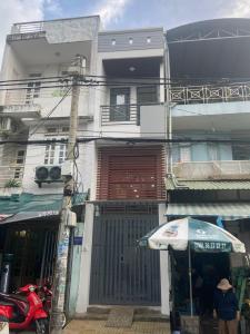 CHỦ NHÀ NGỘP BANK CẦN BÁN GẤP NHÀ HẺM XE HƠI, 2 LẦU, NGAY TRUNG TÂM QUẬN 7