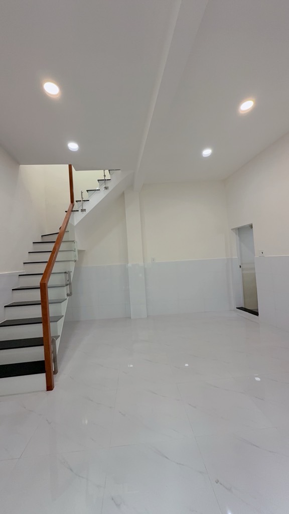 Bán nhà ngã 5 chuồng chó, đường Phạm Ngũ Lão, 25m2, 2 tầng, giá 3,4 tỷ