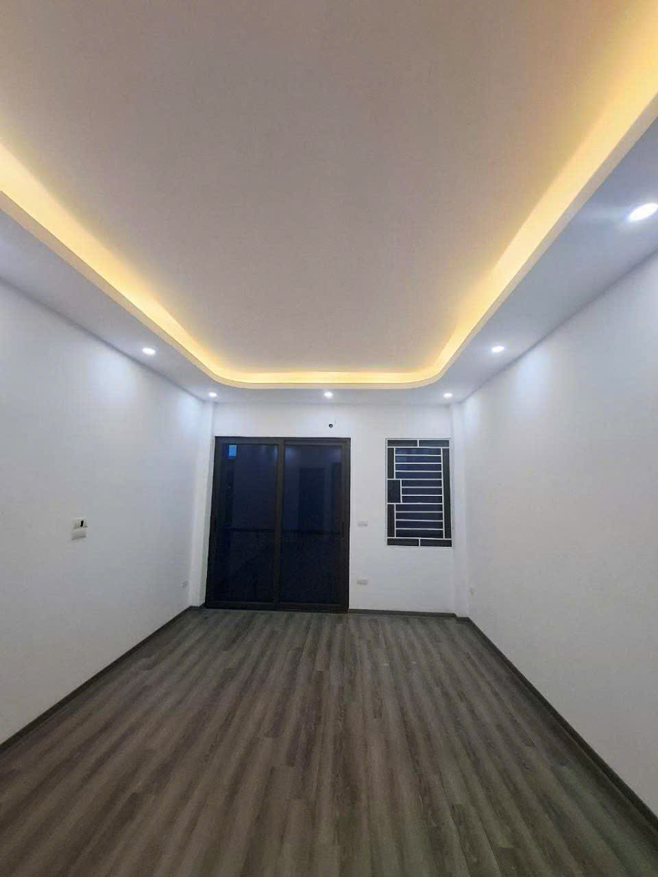 6 tỷ-Nhà mới Bát Khối,đường rộng,ngõ thông