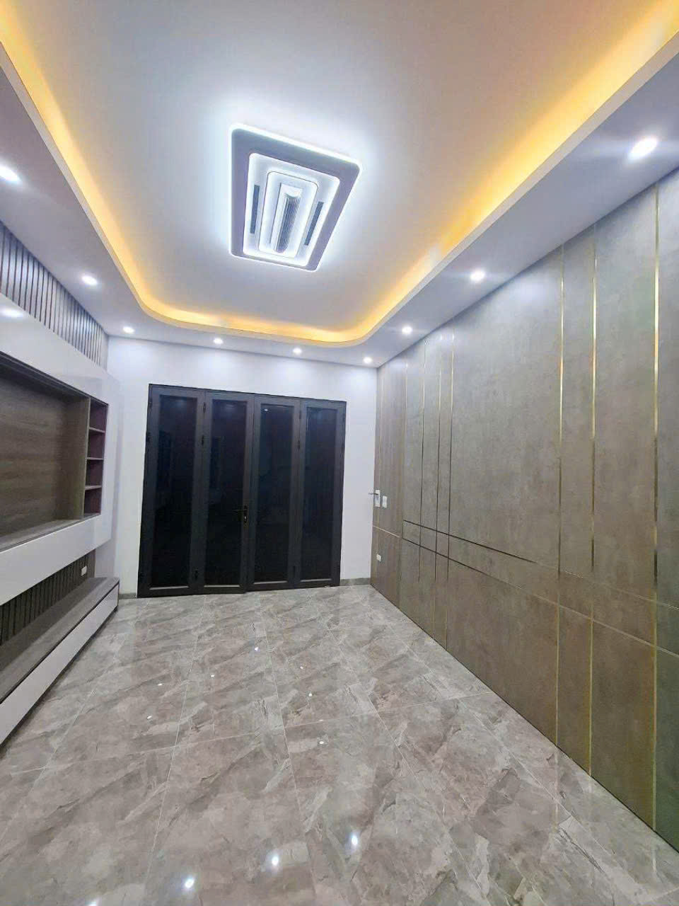 6 tỷ-Nhà mới Bát Khối,đường rộng,ngõ thông