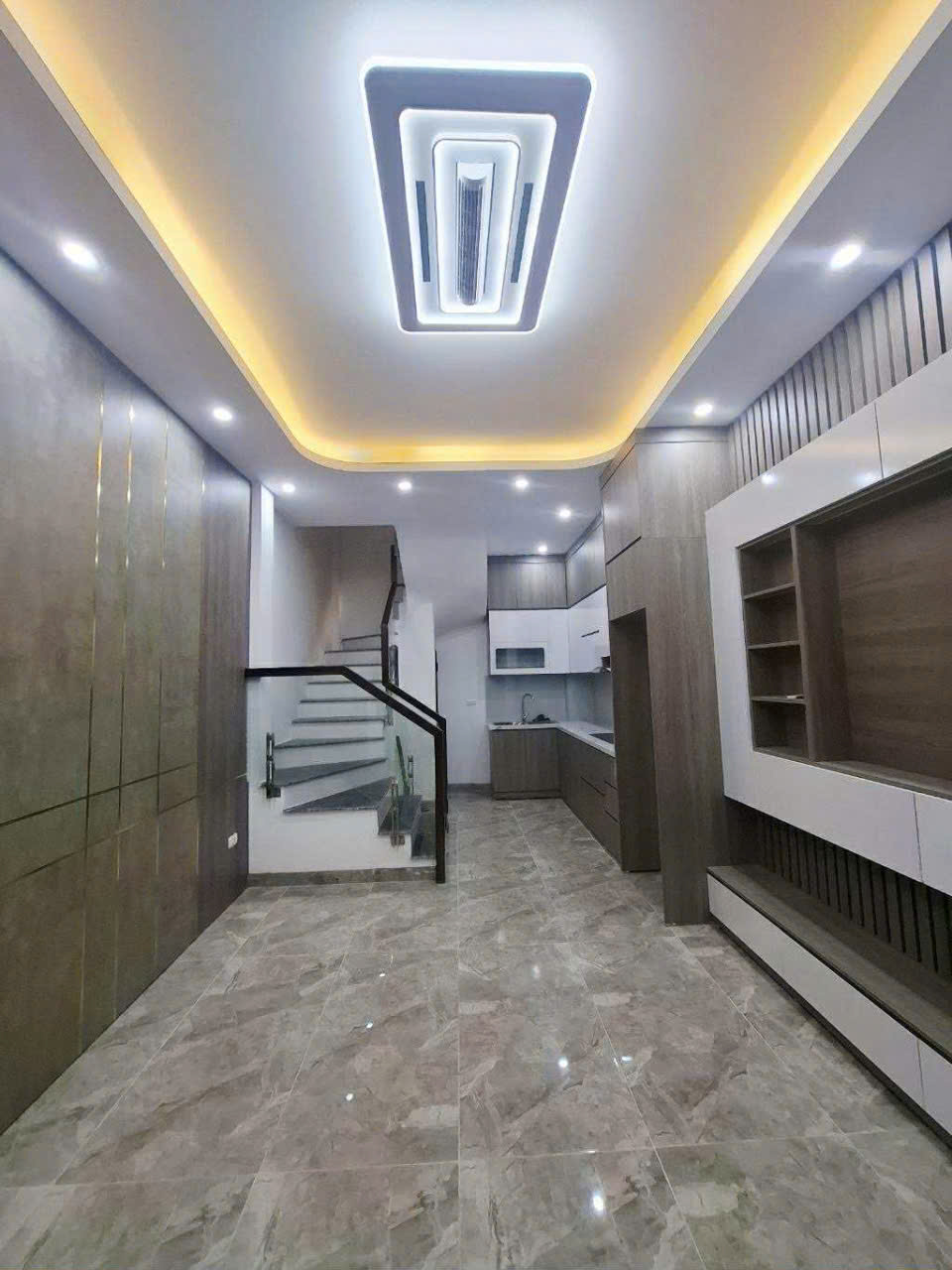 6 tỷ-Nhà mới Bát Khối,đường rộng,ngõ thông