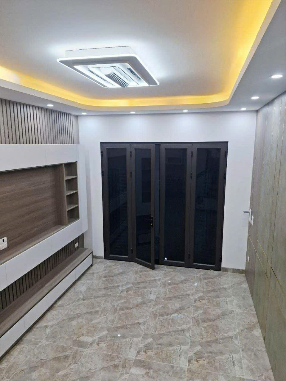 6 tỷ-Nhà mới Bát Khối,đường rộng,ngõ thông