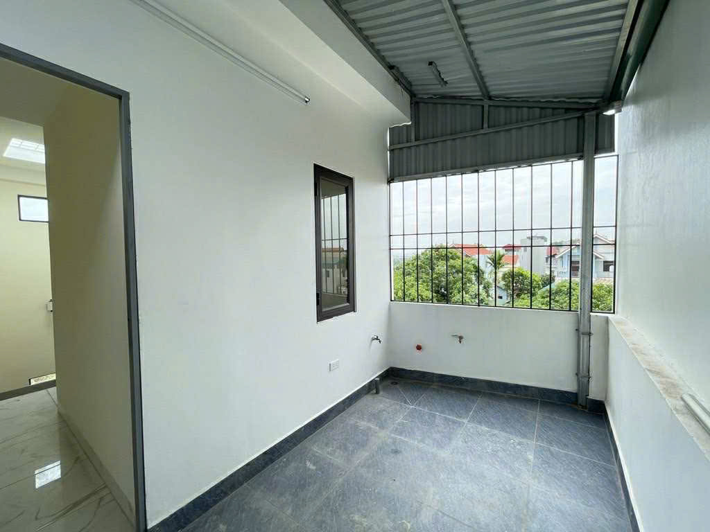 CẦU VĨNH TUY  , SÁT Ô TÔ LÔ GÓC , NHÀ ĐẸP GẦN HỒ