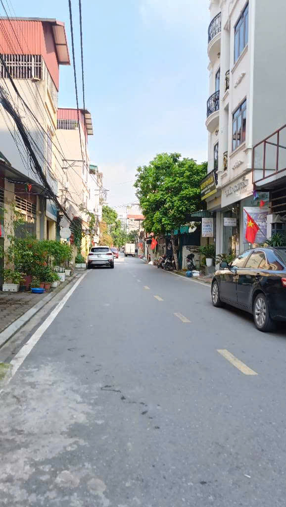 6.4 TỶ NHÀ PHỐ DÒNG TIỀN . NGÕ Ô TÔ