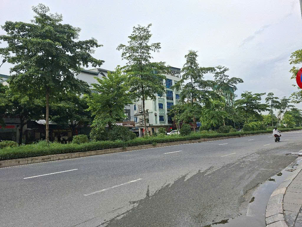 NHÀ ĐẸP SÁT VINHOMES, Ở HAY CHO THUÊ ĐỈNH
