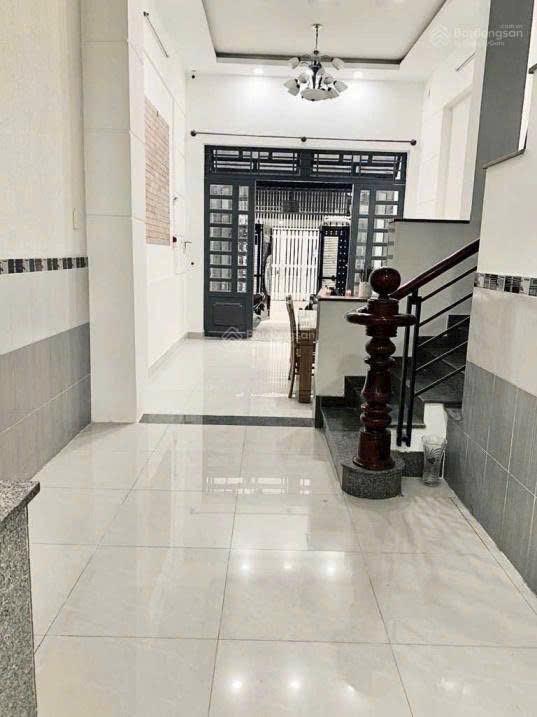 BÁN NHÀ MẶT TIỀN KINH DOANH GẦN SÂN GOLF TÂN SƠN NHẤT,  40 M2, 3 TẦNG, 5.X TỶ.