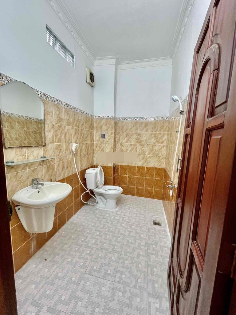 BÁN  NHÀ  GẦN NGÃ TƯ BẢY HIỀN,  HẼM 2 XE TẢI TRÁNH NHAU, P11 TÂN BÌNH, 4 TẦNG GIÁ 9.X TỶ.