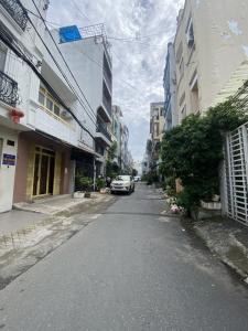 BÁN NHÀ GẦN NHÀ THỜ PHÚ TRUNG, 2 XE TẢI TRÁNH NHAU, P11 TÂN BÌNH, 4 TẦNG GIÁ 9.X TỶ.