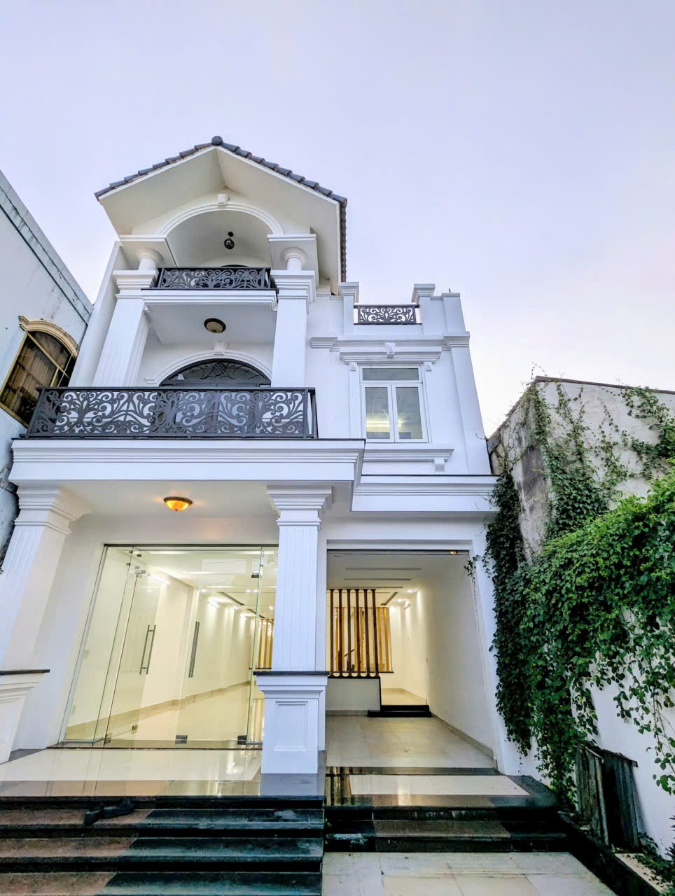 Bán nhà mặt tiền kinh doanh chợ Hạnh Thông Tây