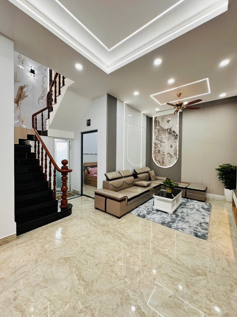 Chủ nhà vui vẻ, cần chốt nhanh