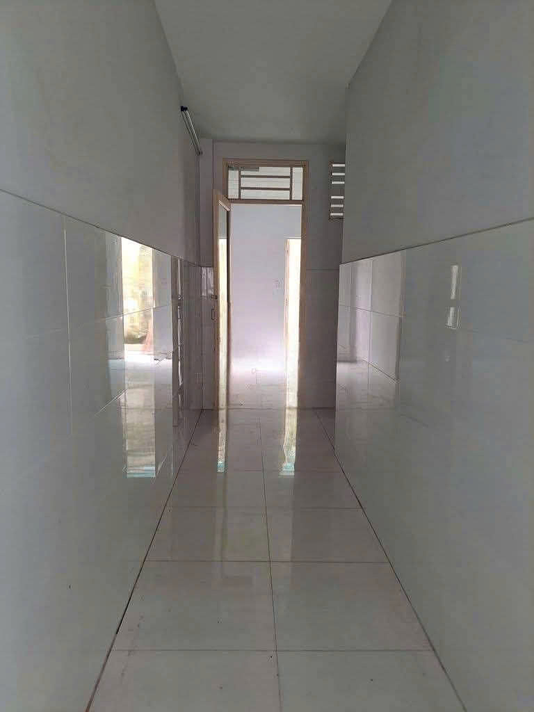 Nhà 2 mặt tiền Nguyễn Văn Tạo - hẻm xe hơi 10m - giá siêu rẻ