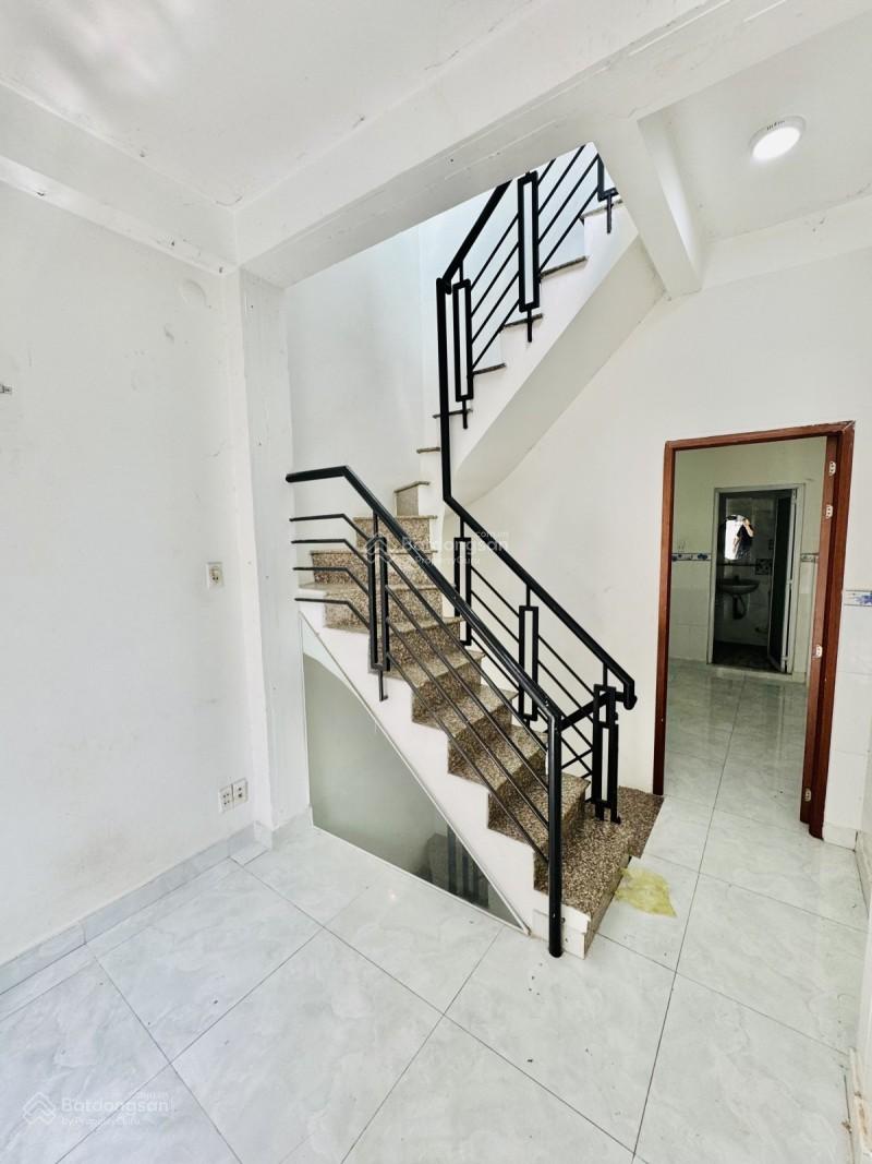 Võ Văn Kiệt (2.8 x 8) 5.8 tỷ Phường 1 Quận 5.