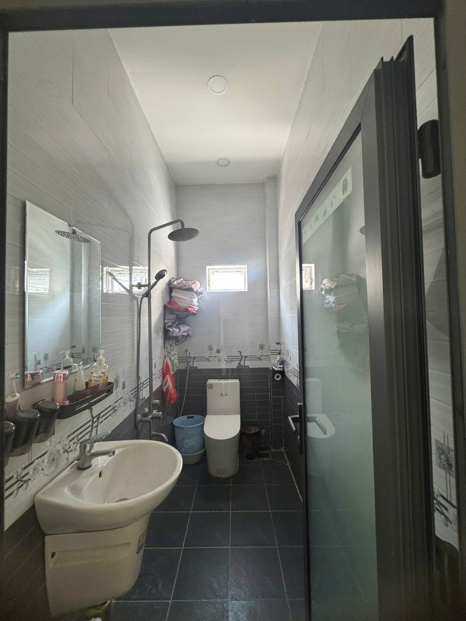 Nhà An Dương Vương, 5,2m x 9,2m, 1 lầu, giáp Quận 1