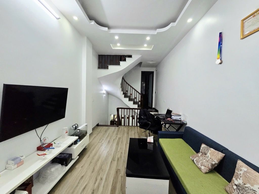 MẶT NGÕ THÔNG KINH DOANH - OTO 4 CHỖ QUA NHÀ - 5 TẦNG NHÀ MỚI Ở NGAY - GIÁ KHÓ TÌM