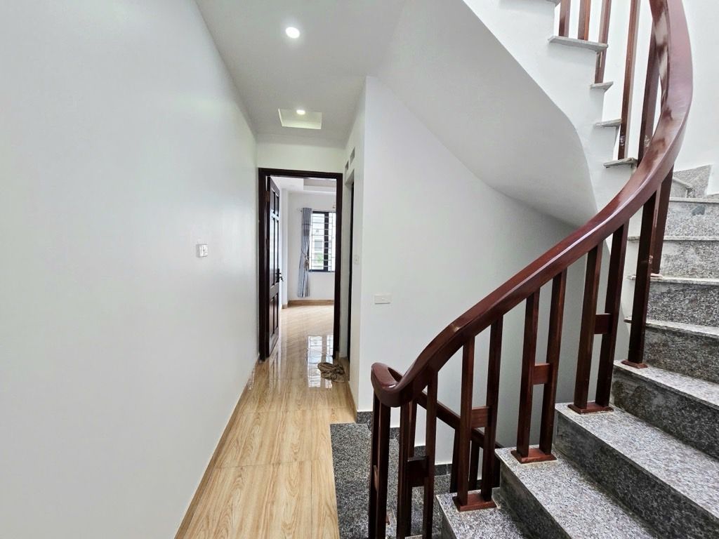 MẶT NGÕ THÔNG KINH DOANH - OTO 4 CHỖ QUA NHÀ - 5 TẦNG NHÀ MỚI Ở NGAY - GIÁ KHÓ TÌM