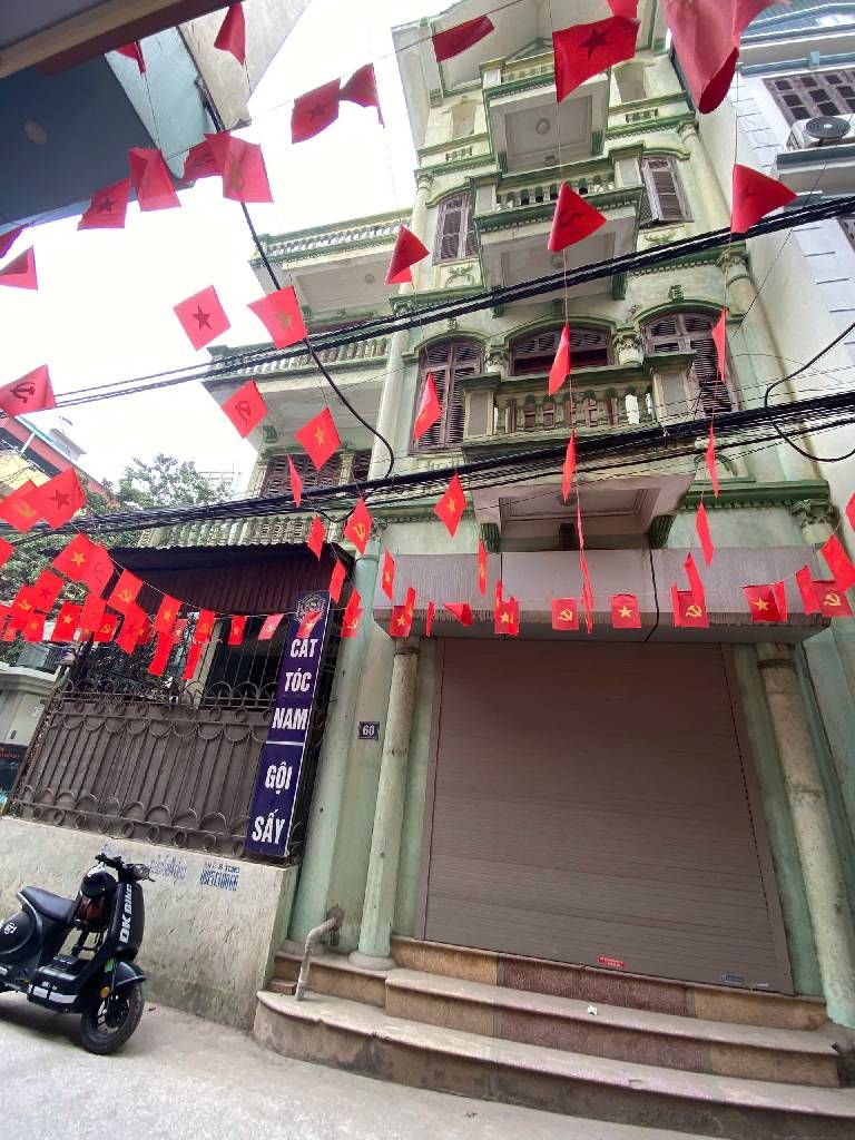 NHÀ CŨ,LÔ GÓC, ÔTÔ ĐỖ CỬA, KINH DOANH ĐỈNH CAO, HÀNG XÓM CV HÒA BÌNH. Tại Xuân Đỉnh