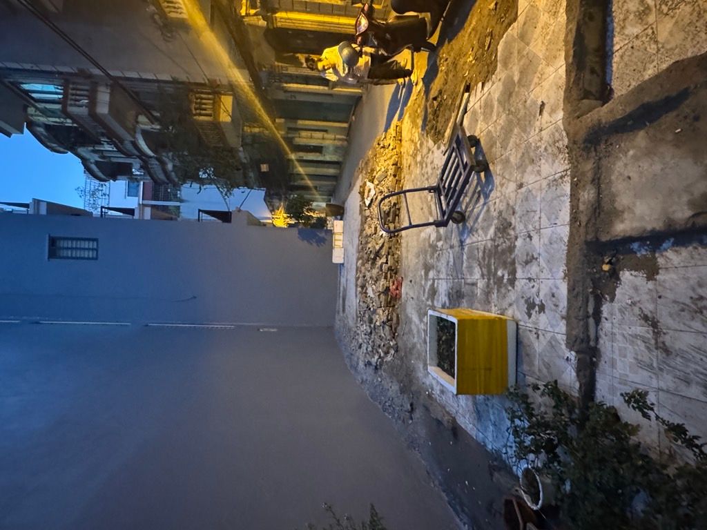 LÔ GÓC - Ô TÔ QUA - KINH DOANH - GẦN PHỐ - VỊ TRÍ SIÊU ĐẸP. Tại Cầu Giấy