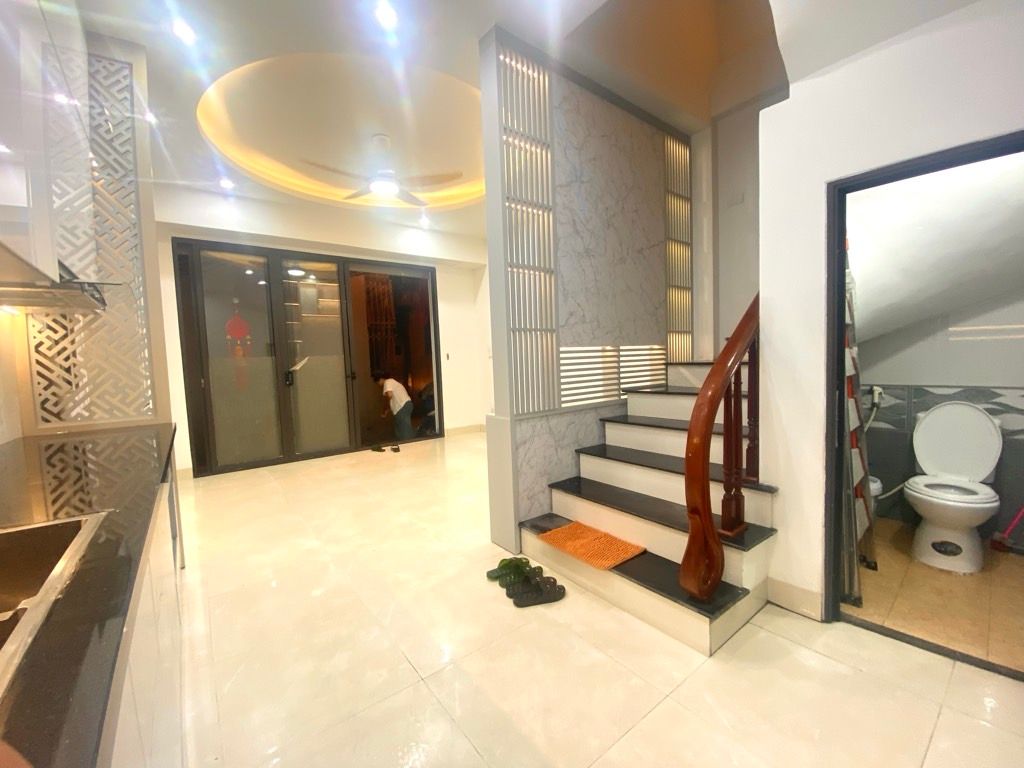 LÔ GÓC HIẾM - NGÕ THÔNG GẦN ÔTÔ TRÁNH - FULL NỘI THẤT CHỈ VIỆC VỀ Ở - KINH DOANH NHỎ